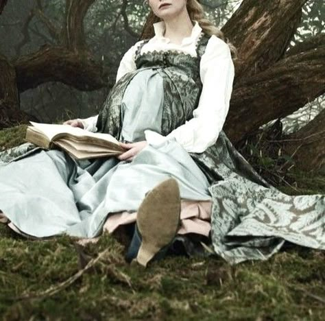 Pandora Lovegood, Pregnant Princess, Tale As Old As Time, The Royal Collection, Story Prompts, Game Of Thrones Houses, Dress Aesthetic, Princess Aesthetic, Elle Fanning