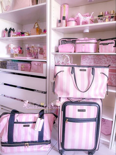 Victoria Secret Must Haves, Victoria Secret Travel Bag, Victoria’s Secret Bag, Victoria Secret Suitcase, Vs Suitcase, Victoria Secret Room, Butter Beer Recipe, Victoria Secret Travel, Halloween Coffee Bar