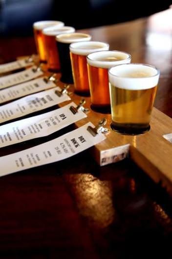 Beer Flight Tray, Beer Bar Design, Tasting Tray, Brewery Decor, Beer Tasting Parties, Beer Flight, Brewery Design, Craft Beer Bar, Beer Pub