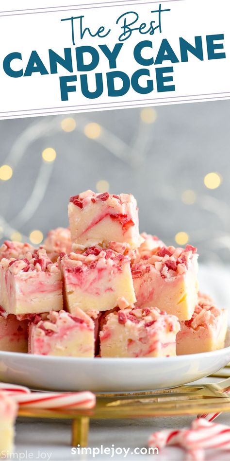 Peppermint Fudge is so easy to make and absolutely delicious. This Candy Cane Fudge is going to be the hit of every holiday dessert tray. Fudge Peppermint, Candy Cane Fudge, Easy Fudge Recipe, Candy Cane Dessert, Oreo Bark, Fun Holiday Treats, Easy Fudge, Homemade Fudge Recipes, Peppermint Fudge