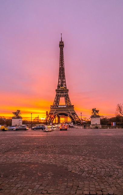 Zepeto Wallpaper, Wattpad Character, Paris Sunset, French Pictures, Paris Bistro, Paris Tower, Tower Light, Paris Tour Eiffel, Luxury Background