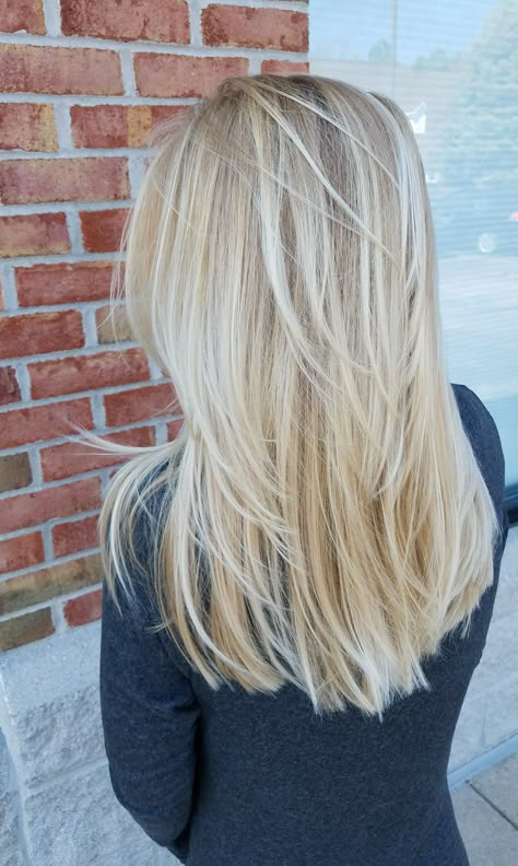 Layered Hair Medium Blonde Balayage, Natural Light Blonde Balayage, Blonde Hair Styles Straight, Medium Blond Haircut, Blonde Medium Hair With Layers, Light Natural Blonde Hair Color, Layered Medium Blonde Hair, Shorter Blonde Hair With Layers, Hair Cuts Blonde Medium