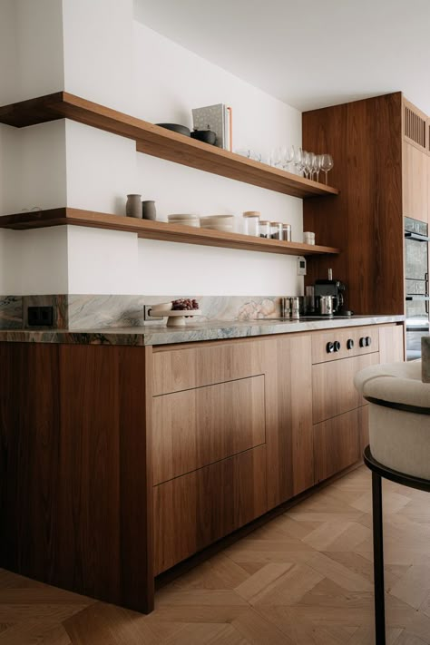 EGINSTILL - Warm and vintage feel kitchen & bathroom Modern Small Kitchen Design, Minimal Kitchen Design, Interior Deisgn, Small Kitchen Design, Design For Beginners, Walnut Kitchen, Dream Apartment Decor, Kitchen Marble, Apartment Kitchen