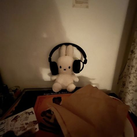 Miffy Listening To Music, Bunny Listening To Music, Listening To Music Pfp, Miffy With Headphones, Listen To Music Aesthetic, Listening Music Aesthetic, Listening To Music Aesthetic Headphones, Miffy Headphones, Miffy Pfp