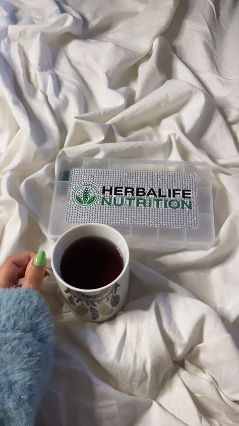 Herbalife Aesthetic, Herbalife Wallpaper, Herbalife Breakfast, Kiwi Nutrition, In Bed Aesthetic, Herbalife Nutrition Facts, Ketones Drink, Herbalife Protein, Bed Aesthetic