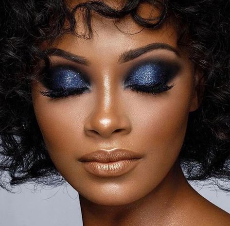 Glamorous Christmas Makeup Looks To Recreate This Holiday Season Best Organic Makeup, Brown Matte Lipstick, Blue Makeup Looks, Drag Make-up, Beauty Make-up, Make Up Looks, Blue Eyeshadow, Dark Skin Makeup, Makeup For Black Women