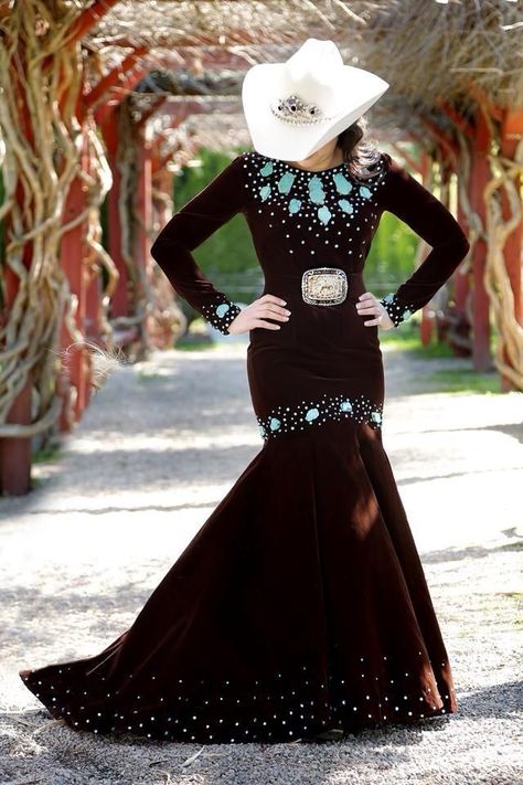 Western Formal Dresses, Rodeo Queen Outfits, Western Dress Patterns, Rodeo Attire, Rodeo Queen Clothes, Country Western Dresses, Mode Country, Equestrian Outfit, Western Style Dresses