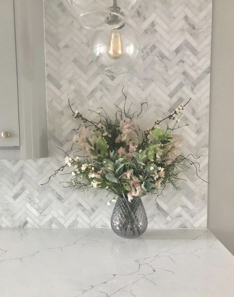 35 Amazing Herringbone Backsplash Ideas To Transform Your Kitchen Tile Backsplash Kitchen Herringbone, Herringbone Kitchen Backsplash Ideas, Grey Herringbone Backsplash, Kitchen Backsplash Herringbone, Timeless Backsplash Kitchen, Over Sink Decor, Blue Herringbone Backsplash, White Herringbone Tile Backsplash, White Kitchen Backsplash Ideas