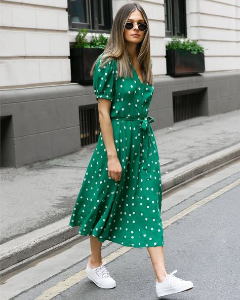 Green Dress Casual Outfit, Green Dress Outfit Casual, Bohemian Dress Outfit, Green Polka Dot Dress, Winter Typ, Dresses Australia, Summer Dress Outfits, Everyday Dresses, Lovely Dresses