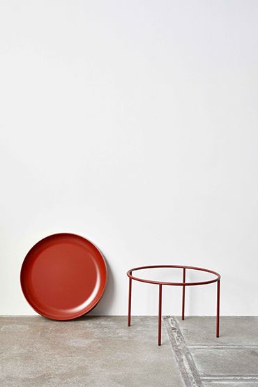 Hay Design, Outdoor Furniture Design, Scandi Design, Minimalist Furniture, Outdoor Furniture Collections, Round Tray, Modern Side Table, Tubular Steel, Tray Table