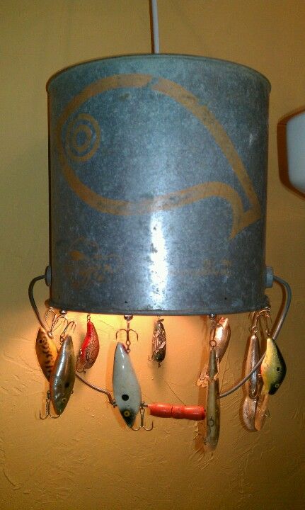 Recycled minnow bucket chandelier I made for my dad's 87th birthday...what do you give the guy that already has everything??!! Light Design Ideas, Ideas For Camping, Diy Bucket, Fishing Cabin, Fishing Room, Bucket Light, Lake Decor, Fishing Decor, Lodge Decor