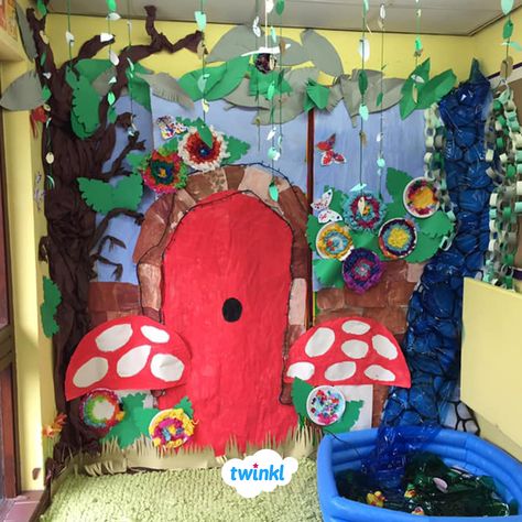 This classroom fairy garden is absolutely magical! Make your own crafty exploration area with Twinkl's ready made fairy garden role play pack - click to download! #fairygarden #fairy #fairies #magical #classroominspiration #classroomideas #classroom #teaching #teacher #teachinginspiration #teachingideas #twinkl #twinklresources #roleplay #eyfsideas #eyfsteacher Classroom Fairy, Daycare Center Ideas, Enchanted Forest Decorations, Forest Classroom, Fairy Tales Preschool, Magical Fairy Garden, Reading Garden, Classroom Organization Elementary, Early Years Classroom