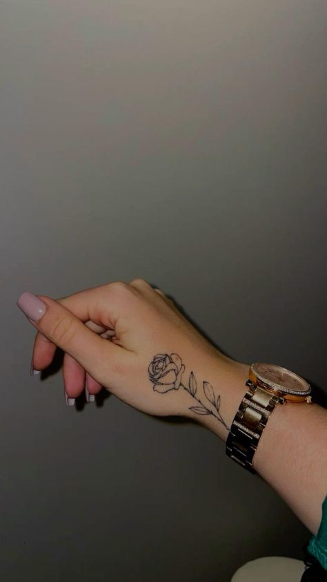 Wrist Hand Tattoo, Tatoo Rose, Rose Tattoos For Women, Small Rose Tattoo, Hand Tattoos For Girls, Small Forearm Tattoos, Hand And Finger Tattoos, Cute Hand Tattoos, Pretty Hand Tattoos