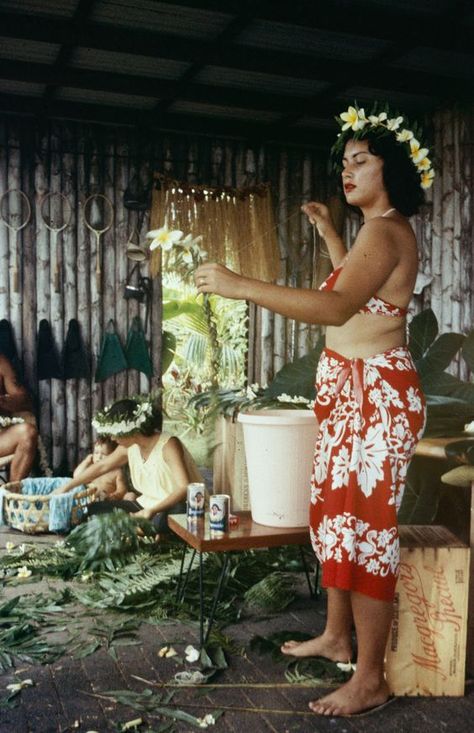 Hawaiian History, Hula Dancers, Hawaiian Culture, Polynesian Culture, Vintage Hawaii, Vintage Hawaiian, Hawaiian Style, Hawaiian Islands, Colour Photograph