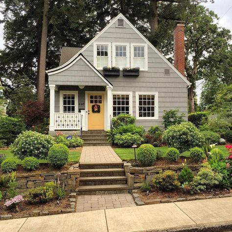 Exterior Home and Design Trends for 2019 You Can't Miss | brick&batten Small Front Gardens, Gray House, Yellow Door, Concept Model, Front Garden Design, Cottage Exterior, Exterior Paint Color, Cottage Style Homes, Casas Coloniales