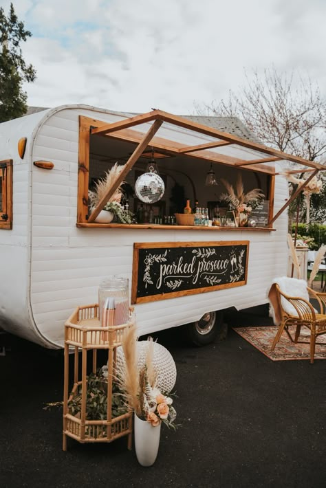 Spring Backyard Wedding, Spring Backyard, Foodtrucks Ideas, Camper Bar, Mobile Bar Cart, Truck Wedding, Coffee Food Truck, Mobile Cocktail Bar, Bar On Wheels