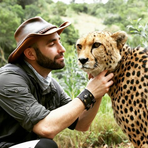 Coyote Peterson, Chelsea Smith, Teen Programs, Guinness World Records, Popular Series, Alien Worlds, Amazing Animals, Zoology, You Tube