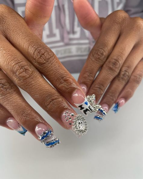 I 💙 me . . . . #ny #iloveny Blue Sparkle Nails, Blue Sparkle, Sparkle Nails, I Love Ny, Nail Sets, Blue Sparkles, Cute Accessories, Red And Blue, Sparkle