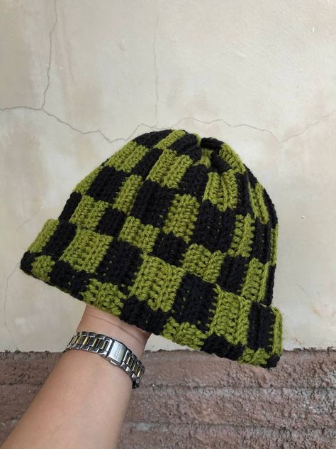 Checkered Beanie, Winter Items, Beginner Crochet Tutorial, Crochet Tutorial Pattern, Crochet Idea, Aesthetic Crochet, Crochet Cap, Crochet Design Pattern, Crochet Fashion Patterns