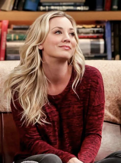 Kaley Cuoco Hair, Bob Newhart, Big Bang Theory Penny, Kayley Cuoco, Kaley Couco, Bright Blonde Hair, Olive Jeans, Bright Blonde, Kaley Cuoco