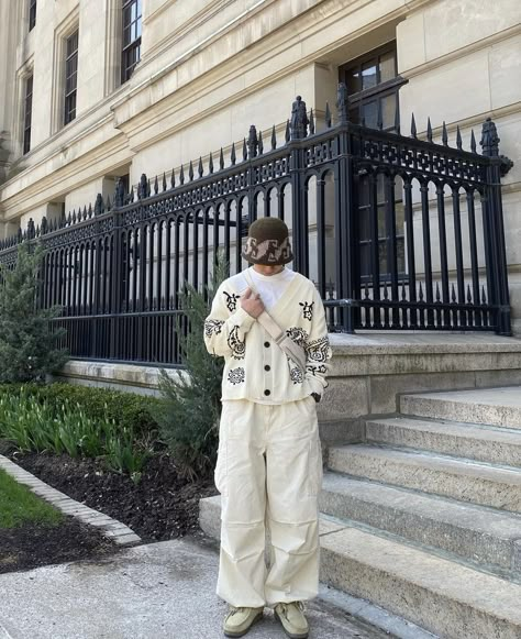 Cream Streetwear Outfit Men, Cream Streetwear Outfit, White Outfit Men Streetwear, Light Academia Outfit Men, Cream Knitwear, Streetwear Outfit Men, Light Academia Outfit, Alternative Streetwear, Masculine Clothing