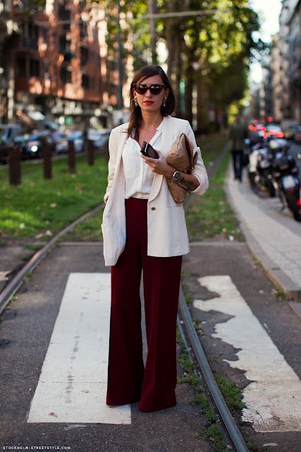 Maroon and white style Wine Colored Pants Outfit, Outfit Pantalon Vino, Burgundy Pants Outfit, Wine Colored Pants, Colored Pants Outfits, Wine Pants, Red Pants Outfit, Red Wide Leg Pants, High Waisted Pants Outfit