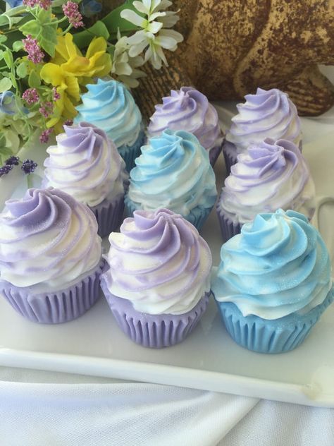 Bath Recipes Diy, Bath Melts Diy, Bakery Party, Cold Process Soap Designs, Dessert Soap, Soap Cake, Large Cupcake, Guest Favors, Homemade Oatmeal