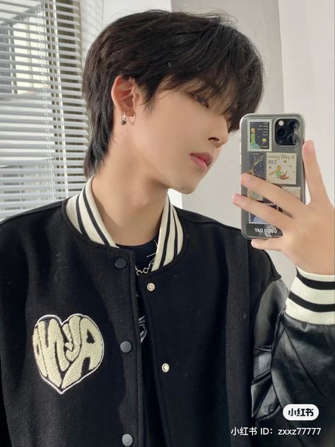 Asian Male Mullet, Curtain Mullet Men Korean, Coma Haircut, Two Block Undercut, Japan Hairstyle Men, Korean Mullet Men, Two Block Mullet, Coma Hair, Comma Hairstyle