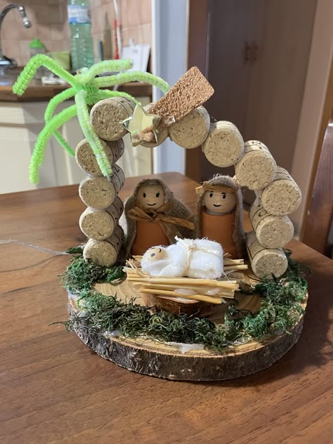 Nativity Set Diy, Creche Ideas, Jesus Crafts, Wine Cork Diy Crafts, Diy Nativity, Christmas Nativity Set, Homemade Home Decor, Christian Crafts, Wine Cork Crafts