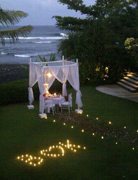 Candle Light Dinner Romantic Couple, Terrace Decoration Ideas, Romantic Dinner Outside, Husband Birthday Decorations, Blue Birthday Themes, Candle Night Dinner, Surprise Proposal Pictures, Romantic Beach Picnic, Terrace Decoration