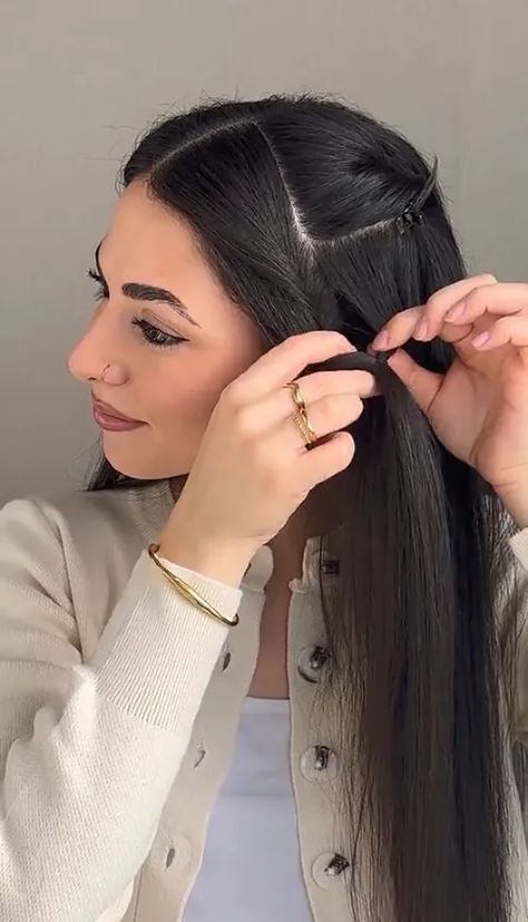 I’ve got a quick hair hack that you might appreciate if you have medium to long hair. Follow along for this clever way to keep your hair behind your ear without an unsightly bobby pin showing! Hair With Bobby Pins On Side, How To Pin Hair Behind Ear, How To Style The Front Of Your Hair, Hair Pinned Behind Ears, Hairstyles Behind The Ears, Hair Behind Ears, Bangs Back, Medium To Long Hair, Hair Hack