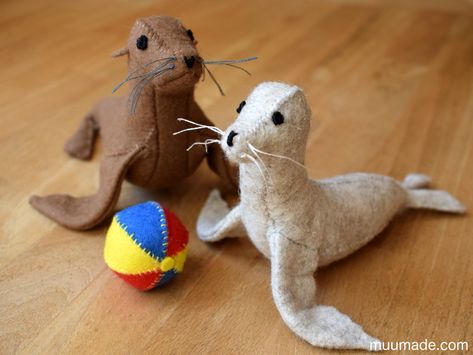 Hand-sewing project - Little Felt Sea Lion & Seal sewing pattern & tutorial from Muumade.com Seal Sewing Pattern, Pocket Pals, Lion Craft, Beach Nursery, Felt Animal Patterns, Stitching Projects, Sewing Templates, Hand Sewing Projects, Toy Diy