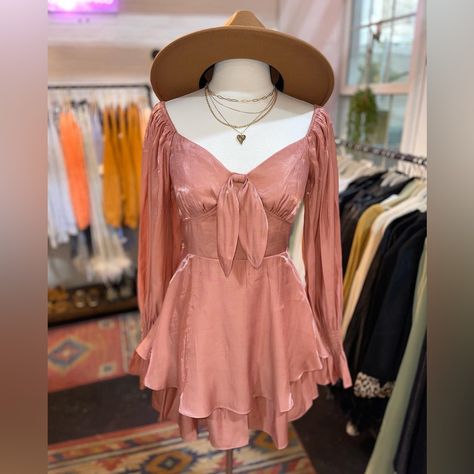 “Long Live Cowgirls” Dress The Perfect Dress For Your Next Trip To Nashville! Long Sleeve, V Neck Line, Shimmer Pink, And Goes Perfect With Your Cowboy Hat And Boots! Cowboy Girl Outfits, Dress With Cowgirl Boots, Sleevless Dress, Color Block Shift Dress, Dress With Puffy Sleeves, Cowgirl Dresses, Country Dresses, Mauve Dress, Green Mini Dress