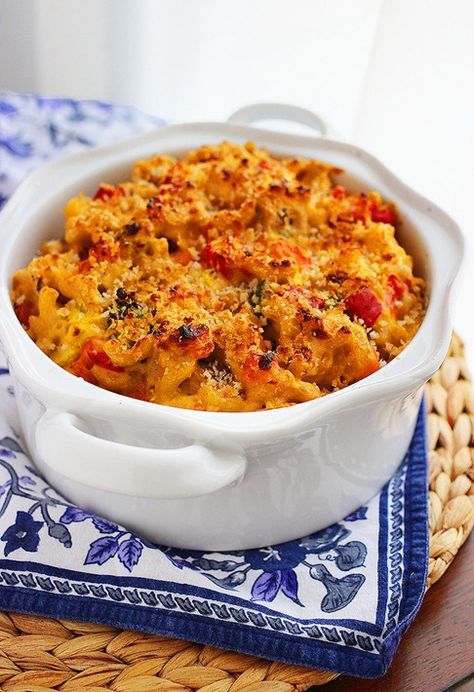 The Comfort of Cooking » Spicy Roasted Vegetable Macaroni and Cheese Vegetable Mac And Cheese, Pasta Carbonara, Roasted Vegetable, Nom Nom Nom, Food To Try, Cheese Recipes, Dinner Time, Mac And Cheese, Yum Yum