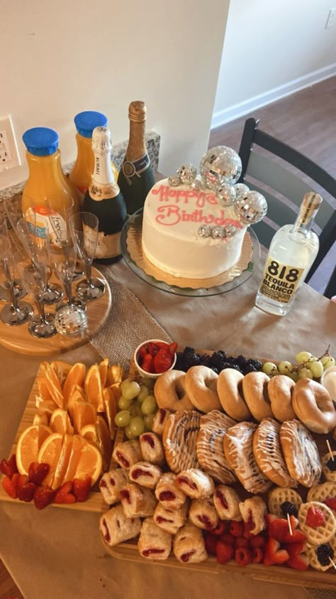 Bday Brunch At Home, Birthday Brunch Activities, Brunch And Bling Party, Birthday Brunch Activity Ideas, Ladies Brunch Party Ideas, Womens Brunch Ideas Decor, Birthday Brunch For Him, 25 Birthday Brunch Ideas, 21st Bday Brunch Ideas