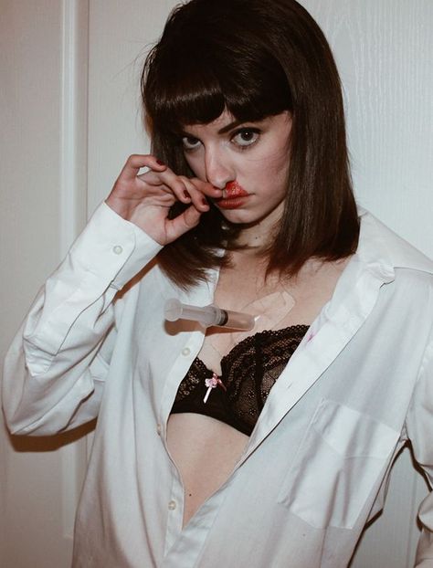 Mia Wallace Costume, Halloweenský Makeup, Popular Halloween Costumes, Movie Halloween Costumes, Classic Halloween Costumes, Halloween Coustumes, Diy Halloween Costumes For Women, Couple Costumes, Masks Diy