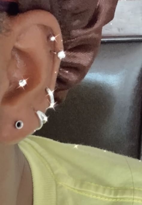 Stretched Ears With Earrings, Small Stretched Ears, Ear Stretching, Earring Inspo, Piercing Inspo, So Far So Good, Ear Gauges, Stretched Ears, Jewelry Lookbook