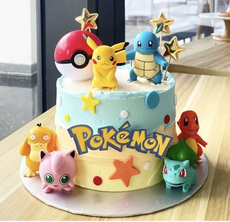 Pokemon Bento Cake, Tort Pokemon, Pokemon Birthday Party Cake, Pastel Pikachu, Pokemon Cake Ideas, Pastel Pokemon, Pokemon Torte, Bolo Pikachu, Pokémon Cake