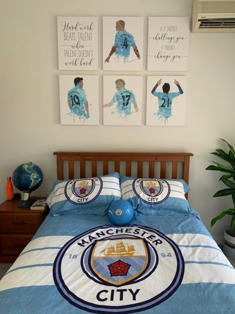 City Room Decor, Football Theme Bedroom, Soccer Themed Bedroom, Bedroom Ideas Men, Soccer Room Decor, Football Room Decor, City Bedroom, Soccer Room, Football Rooms