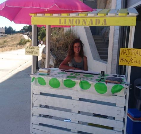 Pallet Lemonade Stand, Diy Lemonade Stand Pallet, Lemonade Stand Out Of Pallets, Kid Lemonade Stand, Lemonade Stands For Kids, Wood Crate Lemonade Stand, Kids Lemonade Stands, How To Make Lemonade, Pallet Kids