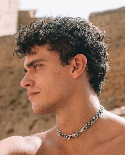 Mens Curly Haircut Mid Length, V Shaped Haircut, Long Curly Hair Men, Men's Curly Hairstyles, Italian Hair, Chopped Cheese, Xavier Serrano, Mens Hairstyles Curly, Dark Curly Hair