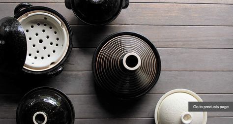 Welcome to the home of donabe. Authentic Japanese donabe pots and healthy recipes. | toiro kitchen Japanese Shopping, Earth Layers, Ceramics Design, Copper Wood, Japanese Kitchen, Make Food, Interior D, Blue And White China, Ceramic Design