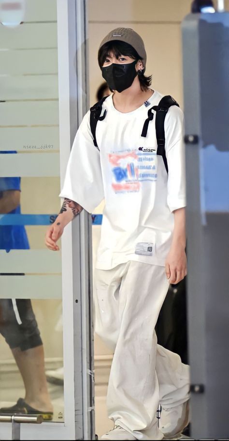 Men Fade Haircut Short, Guy Fits, Mens Fade, Mens Casual Dress Outfits, Jeon Jungkook Photoshoot, Hijabi Outfits, Classy Casual Outfits, At The Airport, Classy Casual