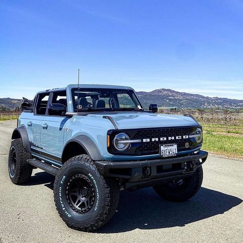 Bronco Car, New Bronco, Jeep Photos, Ford Suv, Ford Broncos, Mom Car, Dream Cars Jeep, Girly Car, Car Goals