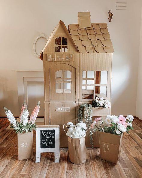 Easter Decoration Ideas, Cardboard Creations, Cardboard Toys, Cubby House, Toddler Arts And Crafts, Flower Bar, Cardboard House, Moving Boxes, Card Board