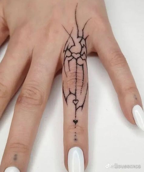 Cool Finger Tattoos, Simple Hand Tattoos, Side Hand Tattoos, Tato Minimal, Finger Tats, Finger Tattoo For Women, Hand And Finger Tattoos, Cute Tattoo, Pretty Hand Tattoos