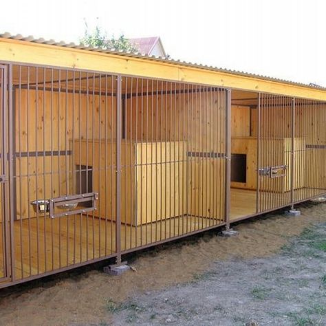 Dog Kennel And Run, Dog Breeding Kennels, Outdoor Dog Area, Outdoor Dog Runs, Luxury Dog House, Kennel Ideas Outdoor, Building A Dog Kennel, Dog Kennel Outside, Dogs House