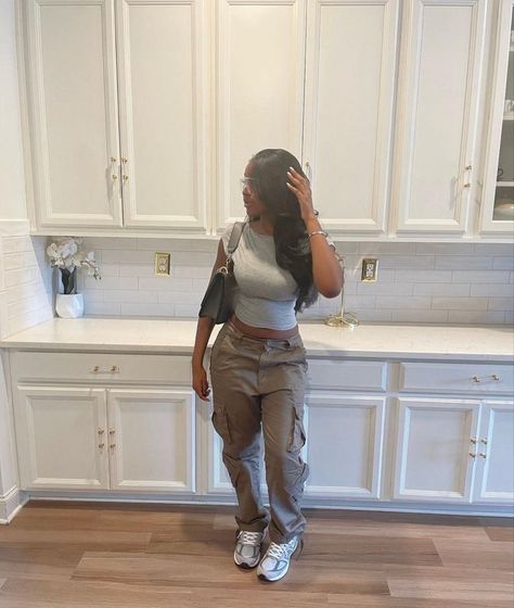 Cargo Pants Outfit Black, Cargo Outfit, New Balance Outfit, Cargo Pants Outfit, Swag Outfits For Girls, Chill Outfits, Streetwear Fashion Women, New Energy