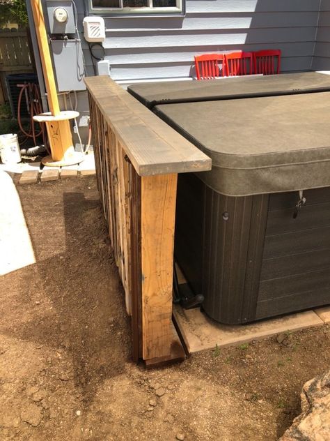 Hot Tub Shelf Ideas, Hot Tub Plants Around, Hot Tub Side Table Diy, Hot Tub Drink Ledge, Pallet Hot Tub Surround, Hot Tub Table Ideas, Hot Tub Table Ideas Diy, Hot Tub Bar Counter, Hot Tub Set Up