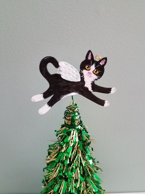 Cat Tree Toppers, Kitty Ornaments Diy, Cat Diy Ornament, Tuxedo Cat Christmas, Diy Cat Christmas Tree, Christmas Cat Decorations, Cat Christmas Decorations, Cat Friendly Christmas Decorations, Cat Themed Christmas Tree